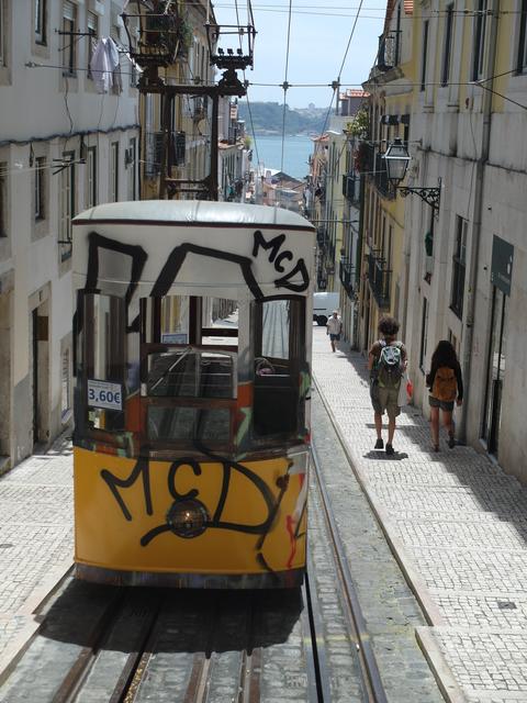 Ascensor de Bica - eine von drei Standseilbahnen in Lissabon.