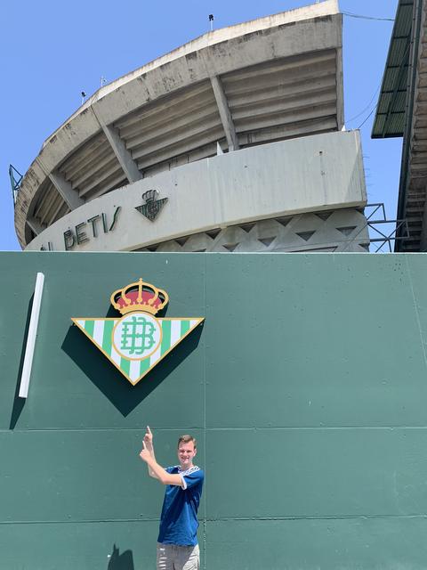 Mein Herz schlägt allerdings für Sevillas anderen Erstliga-Klub, Real Betis Sevilla. Schon seit vielen Jahren verfolge ich die Spiele aus der Ferne. Auch die schmerzhaften Abstiege 2009 und 2014 brachten dieser Begeisterung keinen Abbruch.