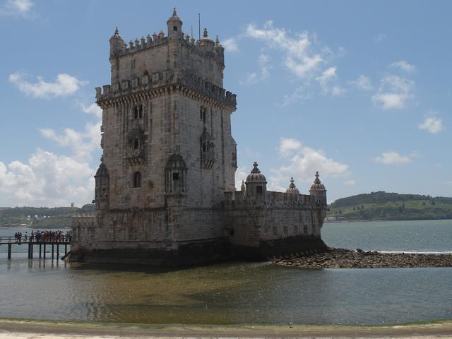 Der Torre de Belém am Tejo.