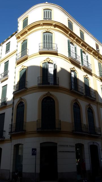 Das Geburtshaus des Ausnahmemalers Pablo Picasso (1881 bis 1973) befindet sich auf dem Plaza de la Merced 36 inmitten von Malaga. Am 25. Oktober 1881 erblickte er hier das Licht der Welt. Heute befindet sich in dem Gebäude ein Museum zu Ehren des Künstlers.