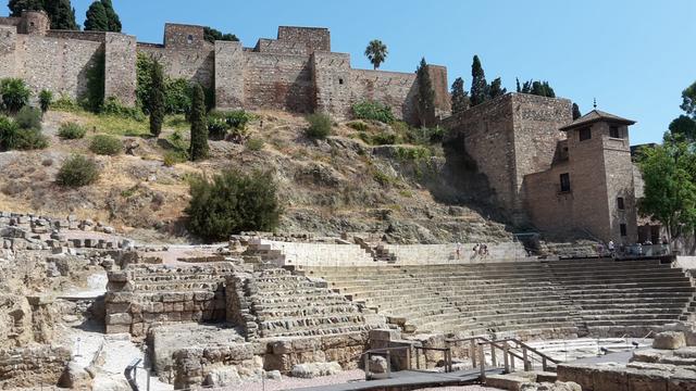 Nur einen Katzensprung von der Kathedrale entfernt befindet sich die Ausgrabung des Teatro Romano de Málaga. Noch heute werden hier Opern aufgeführt.