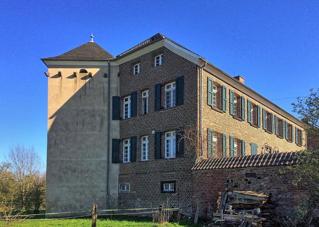 Haus Bürgel: römisches Kastell, Burganlage, Gutshof, heute Biologische Station und Museum,