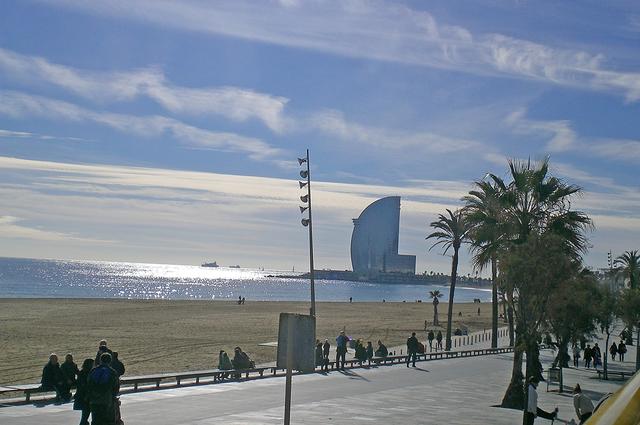Der Strand liegt nah am Zentrum und lädt zum Erholen ein. | Foto: Maren Menke