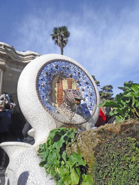 Besonders die große Salamander-Fontäne an der weißen Treppe hinterm Eingang im Park Güell ist vielen von Postkarten und Postern bekannt. | Foto: Maren Menke