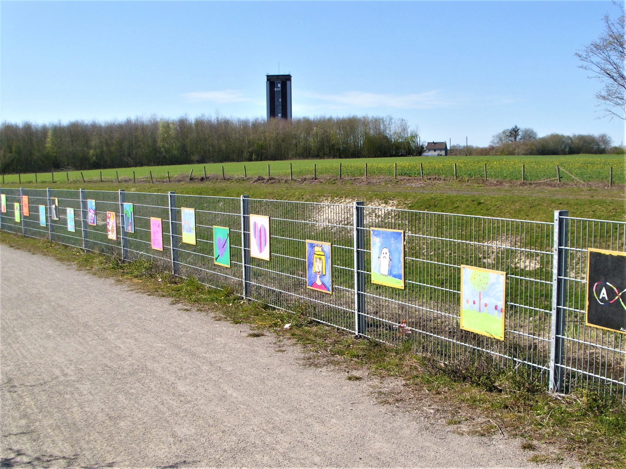 Am SesekeRadweg entdeckt 1.Teil Kunstwerke am Zaun Bönen