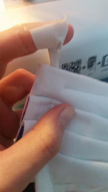 5) Besonders knifflig: die Falten bilden. Diese bügeln und mit Klammern oder Nadeln abstecken, dann vernähen.  | Foto: nima