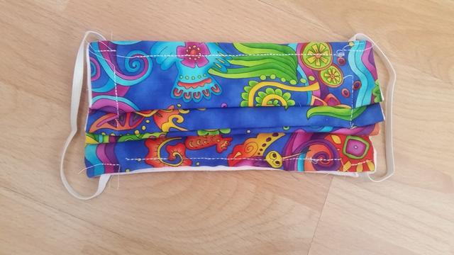 7) Tada! So sieht dann die fertige Maske aus. Sie sollte in der Form ungefähr 7 bis 9 Zentimeter hoch sein. | Foto: nima