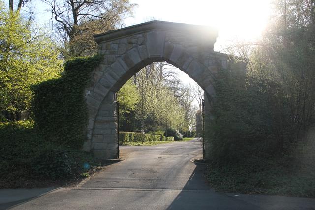 Eingangstor zum Internationalen Friedhof in Dortmund am Rennweg.