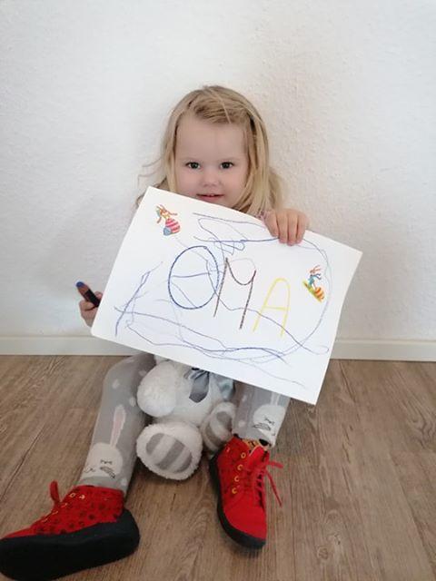 Lea-Sophie (2) grüßt ihre Oma: "Liebe Oma, ich vermisse dich sehr und freue mich so sehr wenn wir wieder zusammen spielen können..." | Foto: privat