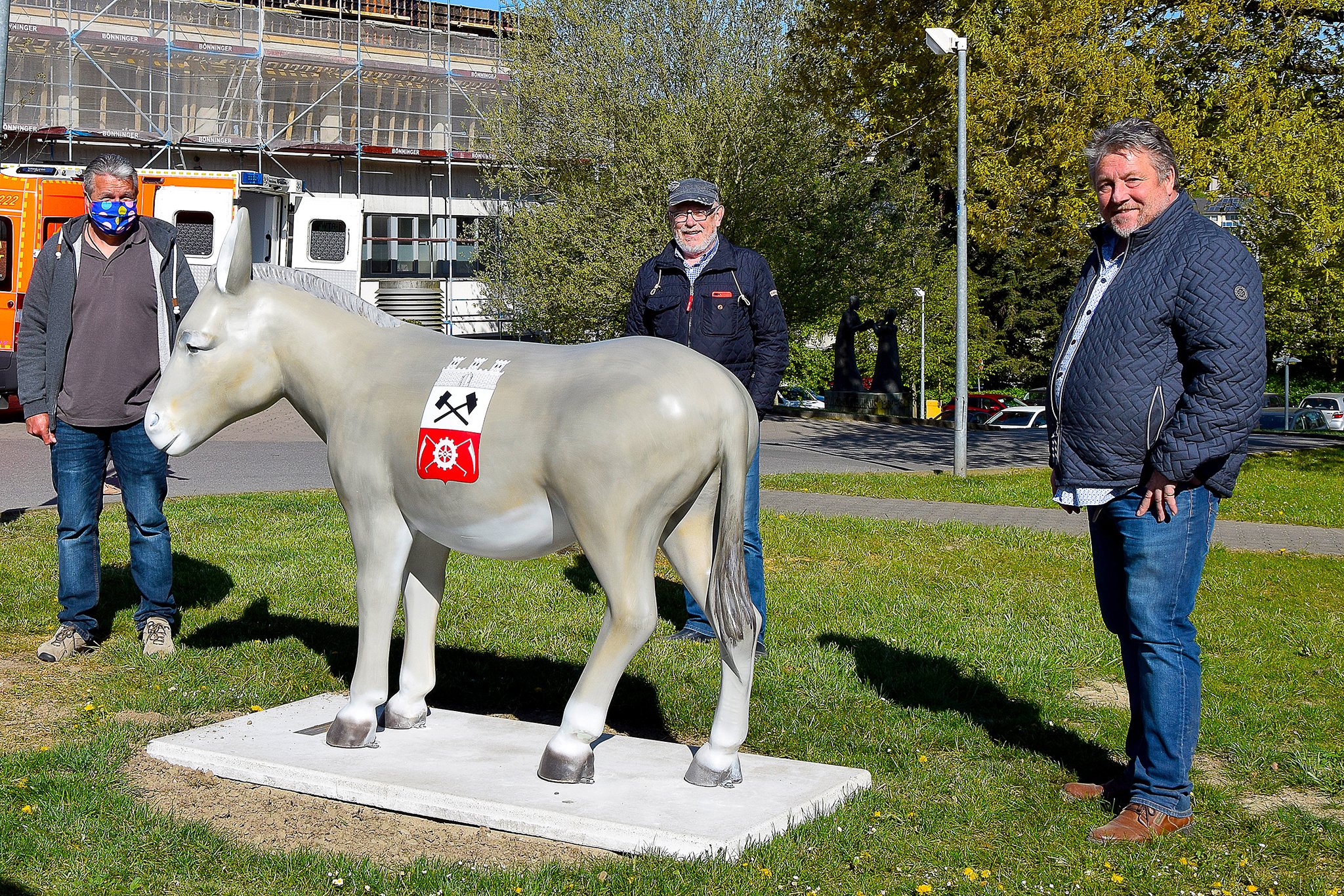 Bezirksvertretung platziert Skulptur vor dem Ev. Krankenhaus Hasper