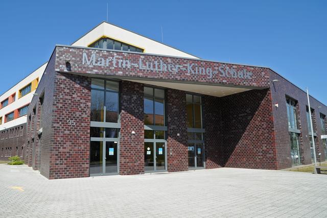 Die Verwaltung der Stadt Velbert möchte mit entsprechenden Maßnahmen der steigenden Schülerzahl gerecht werden. Unter anderem soll die Martin-Luther-King-Schule ab dem Schuljahr 2021/2022 wieder Eingangsklassen aufnehmen.
