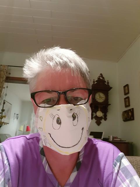 Lächeln mit Masken: Gute Laune verbreiten - Essen-Steele