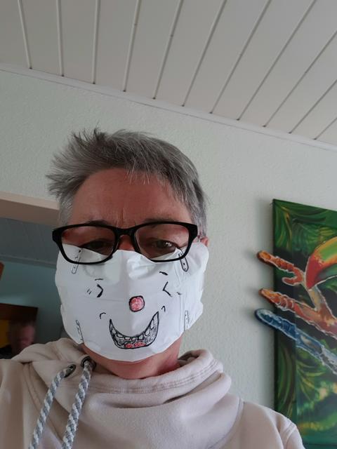 Lächeln mit Masken: Gute Laune verbreiten - Essen-Steele