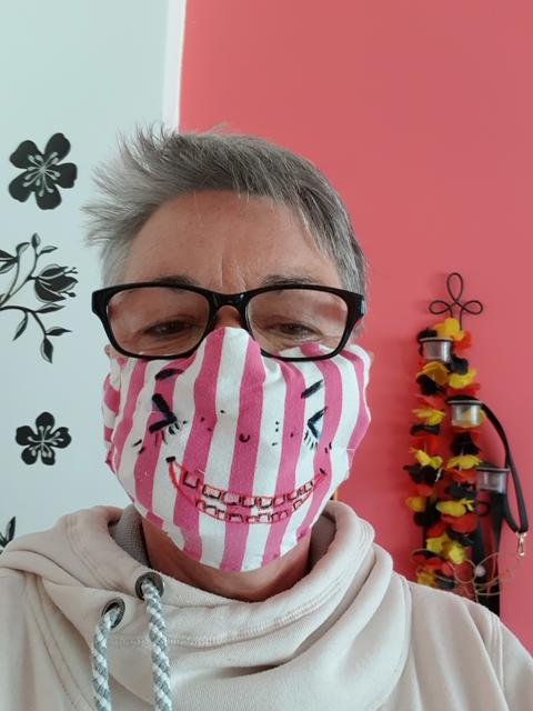 Lächeln mit Masken: Gute Laune verbreiten - Essen-Steele