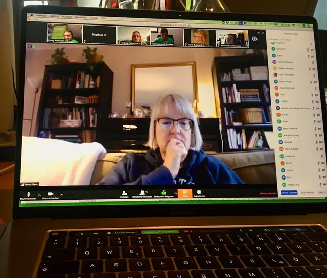 Von der Wohnzimmer-Couch aktiv am Geschehen teilnehmen, egal wo man auf der Welt wohnt! Nancy Myers vom Ahnenforscher Stammtisch Unna ist von Onlinetreffen ebenfalls begeistert!