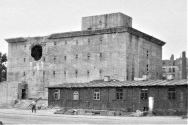Dieses Foto vom zerstörten Bunker stammt aus dem Jahr 1945.