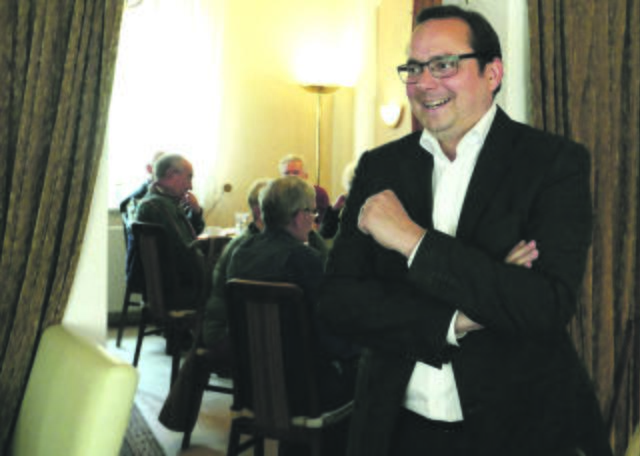 Der Essener Oberbürgermeister Thomas Kufen hat ein Herz für die Füße seiner Bürger und gibt die Fußpflege noch vor der endgültigen Entscheidung des Landes NRW am 4. Mai frei. Foto: Archiv