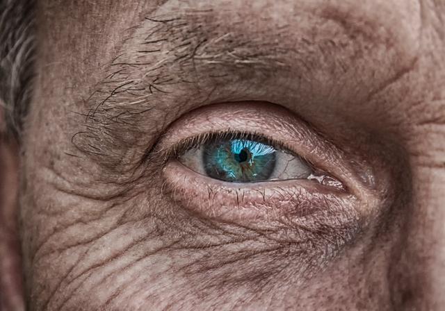 Menschen in NRWs Pfleeinrichtungen dürfen ab 10. Mai wieder Besuch empfangen. Foto: Pixabay