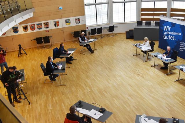 Wie LWL-Direktor Matthias Löb und LWL-Kulturdezernentin Dr. Barbara Rüschoff-Parzinger am Montag (4.5.) in Münster erläuterten, sind alle Vorkehrungen getroffen, um die Museumsbesucher durch Hygiene-Maßnahmen, genügend Abstand und weitere Vorkehrungen vor einer Ansteckung mit dem Corona-Virus zu schützen. Foto: LWL/ Forbrig