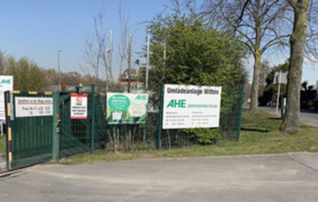 Die Umladeanlage in Gevelsberg verlängert die erweiterten Öffnungszeiten. Im Foto ist die Zufahrt zur Anlage in WItten zu sehen.