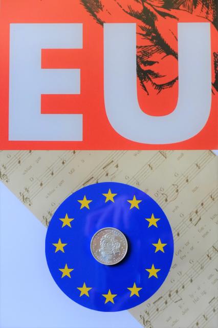 "EUROPA 2020"
Photocollage | 60 x 40 cm | (mit Rahmen 70 x 50 cm)
- Ausschnitt mit Silbermünze