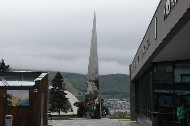 Dieses Freiheitsdenkmal wurde 1995 von der norwegischen Regierung anlässlich des 50. Jahrestags der Befreiung im Jahr 1945 an die Stadt Narvik gestiftet.