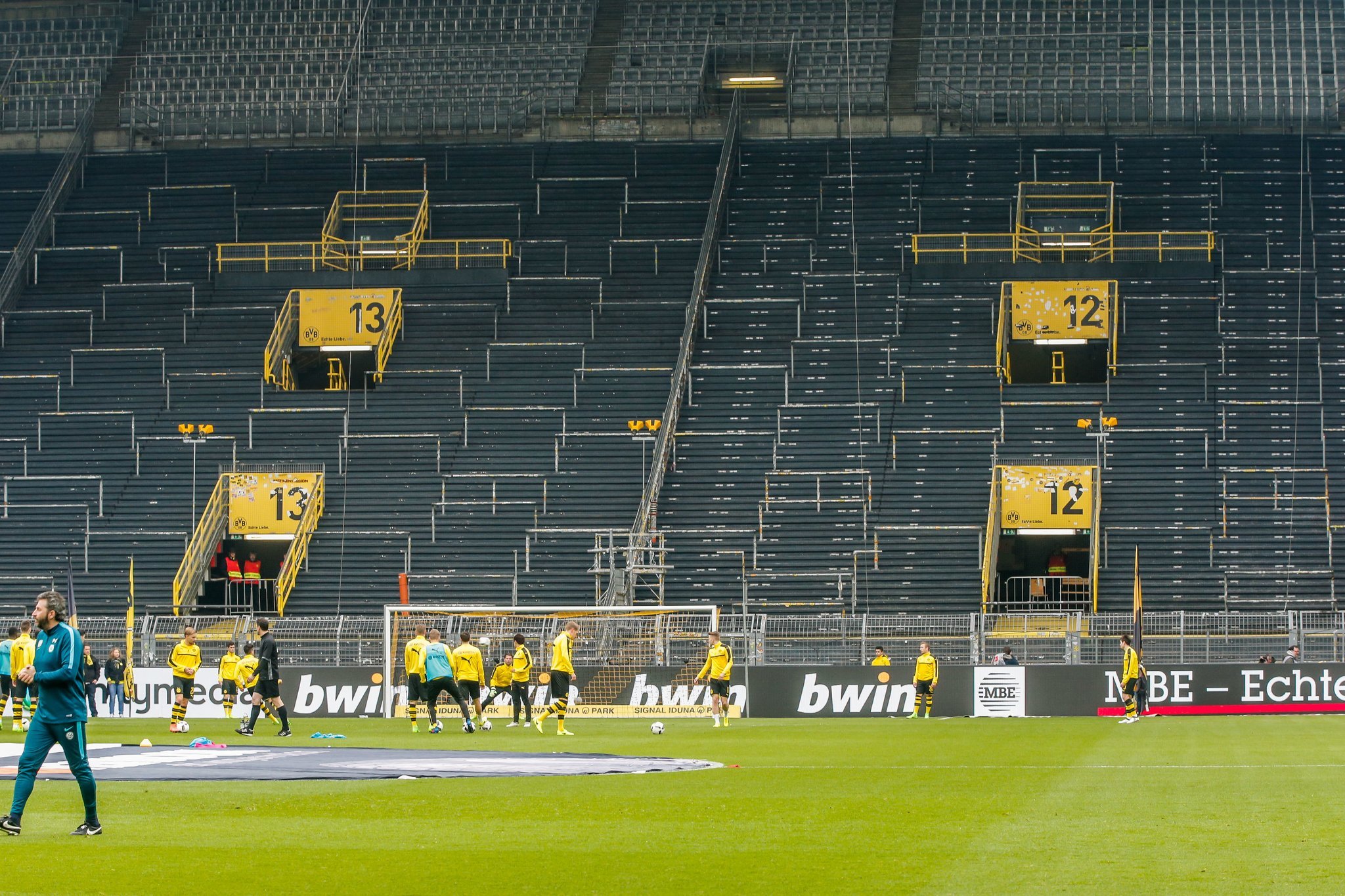Appell Der Polizei Und Stadt An Die Fans Dortmunder Geister Derby BVB