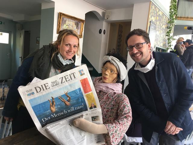 Carola Bühn und Christian Schröder freuen sich über die außergewöhnlichen Gäste im Café Livres.
