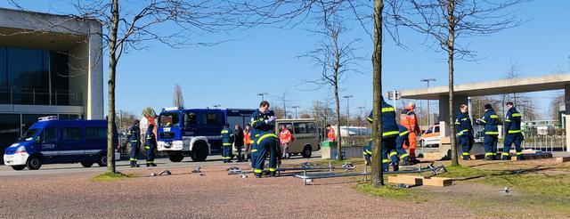 Da nach dem Willen der KV die Ärzte keine Verdachtspatienten mehr zum Test anmelden sollen, werden die verbliebenen Durchfahrtzentren an der Paracelsusklinik in Marl und am Prosperhospital in Recklinghausen geschlossen.  | Foto: Siegfried Schönfeld