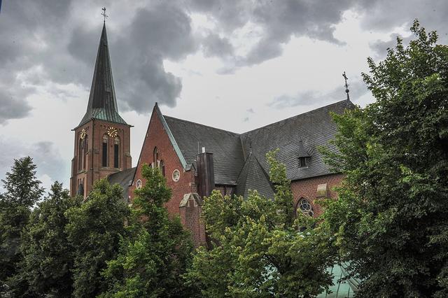 Bis Pfingsten gibt es in der Pfarrei St. Josef keine öffentlichen Gottesdienste. In St. Dionysius geht man andere Wege, fährt probeweise mit Wortgottesdiensten an Werktagen und jetzt auch wieder an den Wochenenden wieder hoch.