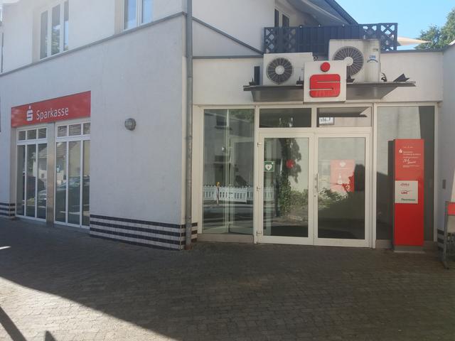 Gegen 4.10 Uhr in der Nacht zum Donnerstag löste die Alarmanlage des Geldinstituts in Voßwinkel aus.