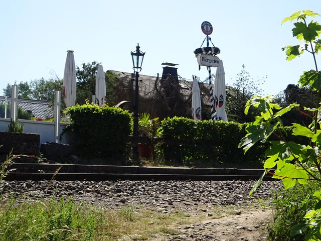 mit großen Biergarten