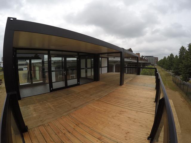 Die kleine Terrasse mit Blick auf den Rhein.
Foto: Sven-André Dreyer
