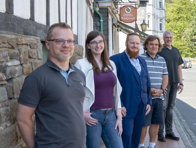 Die Piraten wählten die Direktkandidaten für die Wahlkreise: Für die Plätze eins bis fünf wurden Andreas Benoit (von links) aus Hilden, Sarah Kipper aus Velbert), Thomas Küppers aus Velbert, Christian Paas aus Heiligenhaus sowie Frank Herrmann aus Ratingen gewählt.