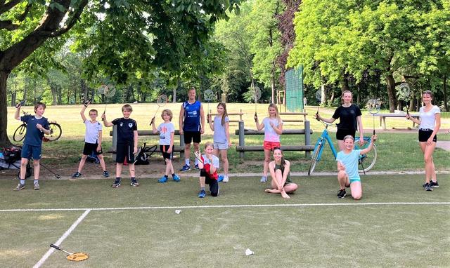 Überglücklich Kinder und Jugendliche beim Restart unter freiem Himmel.
Foto: DJK Werden