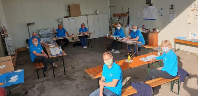 Treffen in der Bushalle unter Einhaltung aller Sicherheitskriterien.