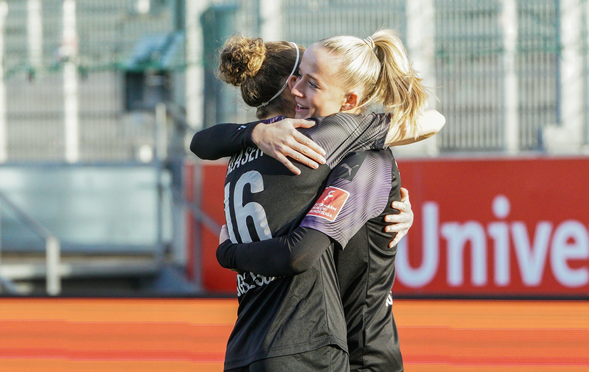 Frauenfußball SGS Essen kämpft heute in