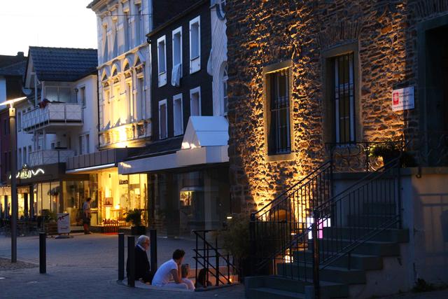 Ob rote Teppiche oder Sitzkissen - in vielen Läden wurde nicht nur geshoppt sondern auch geklönt. | Foto: K. Rath-Afting