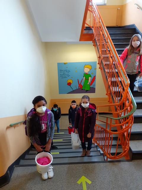 Zeigt her Eure Eimer...Was steckt dahinter? | Foto: Schule