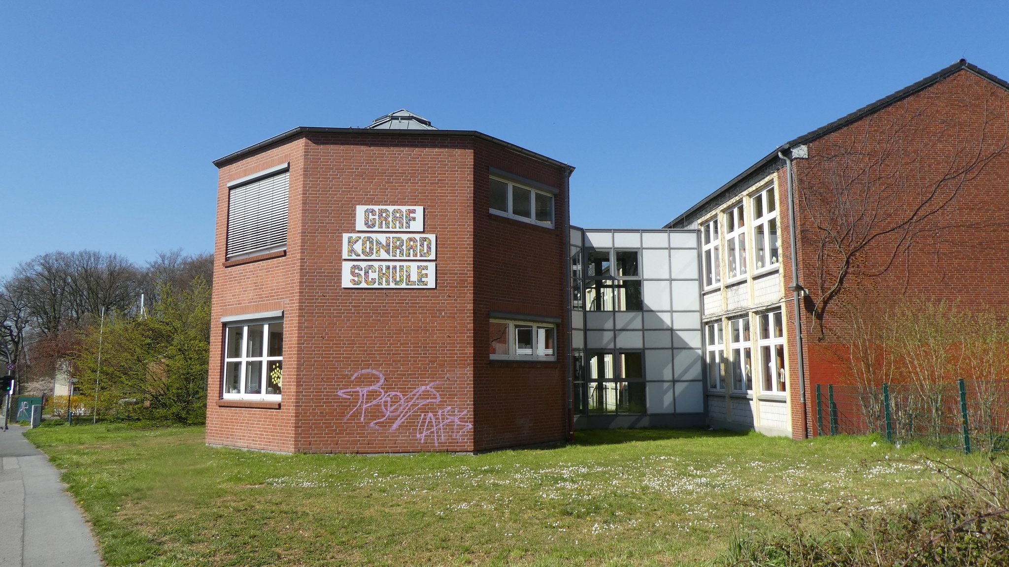 Städt. Gem. Hauptschule Am Externberg Coronavirus: Kontaktpersonen neuer Infektionsfälle sind nicht sicher
