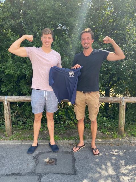 Jörn Schulz (rechts im Bild) und Damian Wierling von Be Strong for Kids hoffen auf eine große Resonanz der "Burpees for Kids Challenge".