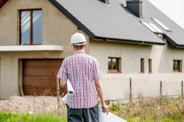 Auch wenn derHandwerker eine Rechnung erst im Jahr 2021 schickt, wenn wieder die 19-Prozent-Marke gilt, ist der 16-prozentige Mehrwertsteuersatz zum Zeitraum der Leistung Messlatte für die Berechnung.