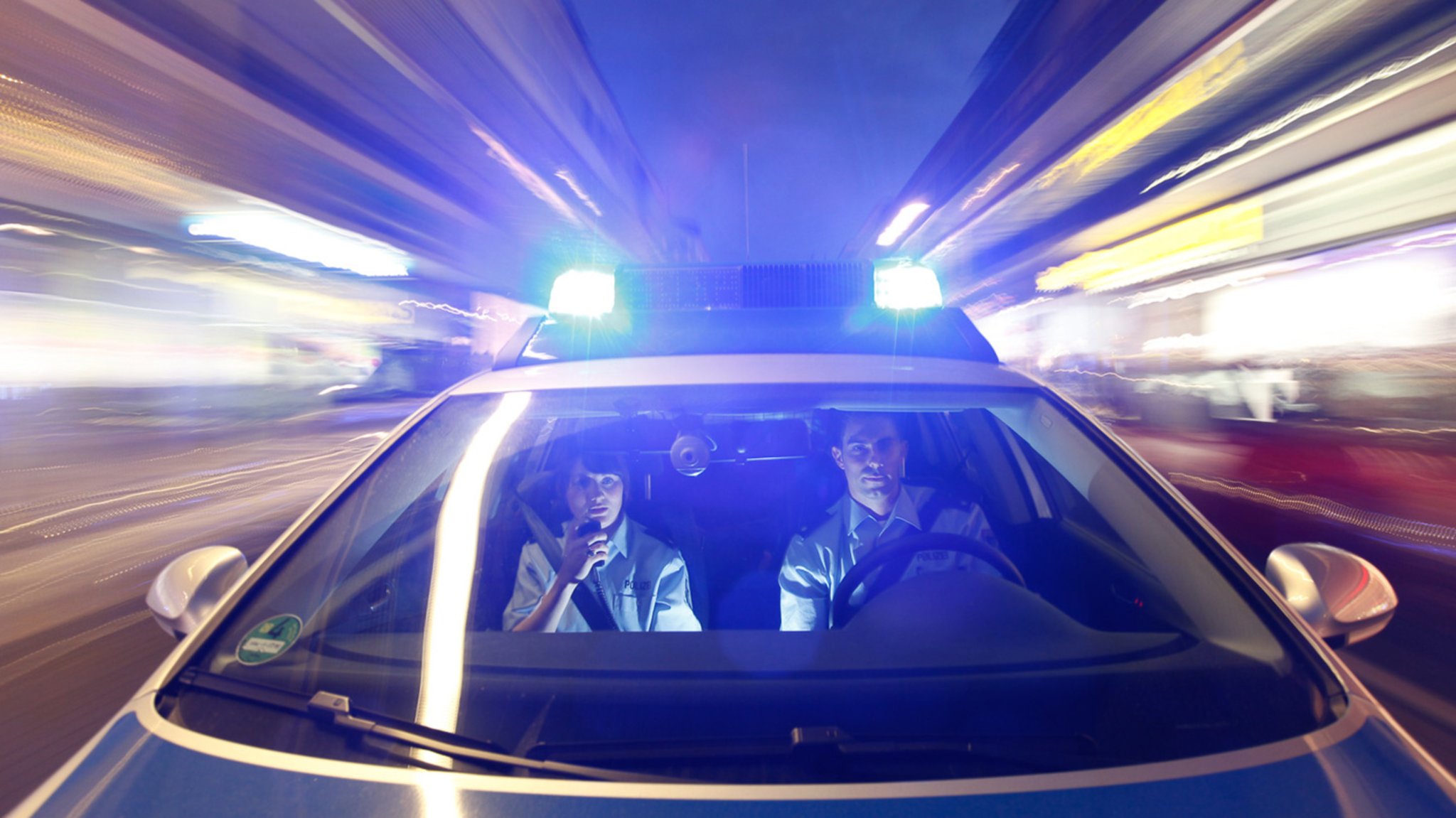 Hildener Polizei Greift Ein Und Sucht Zeugen Schl gerei Unter 