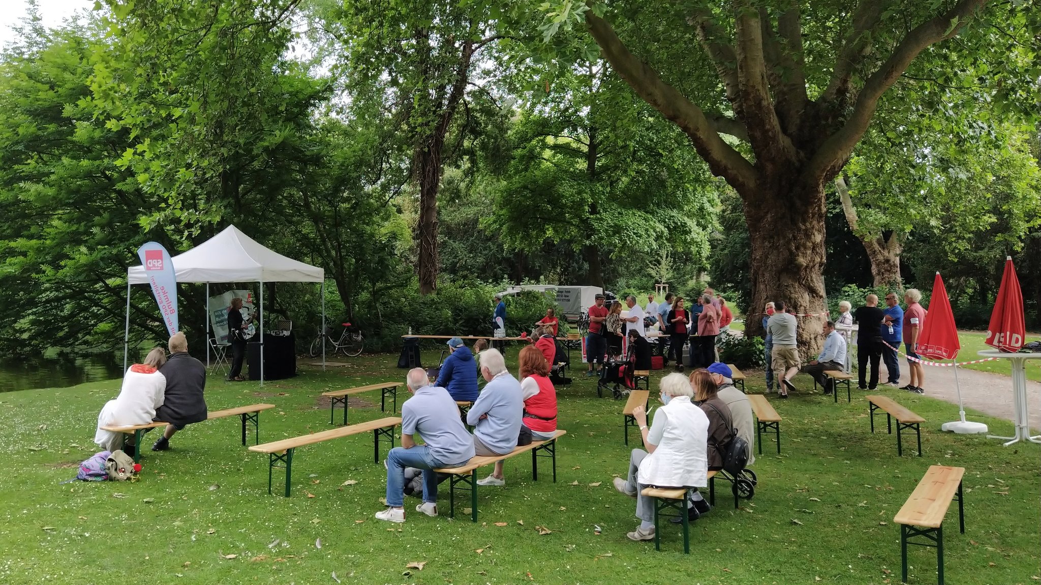 Platzkonzert am Teich im Bulmker Park. SPD Bulmke Gelsenkirchen 28.06.