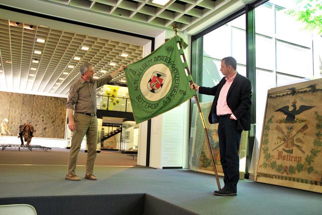 Die alte Flagge der Schützengesellschaft von 1956. Foto: Stadt Bottrop