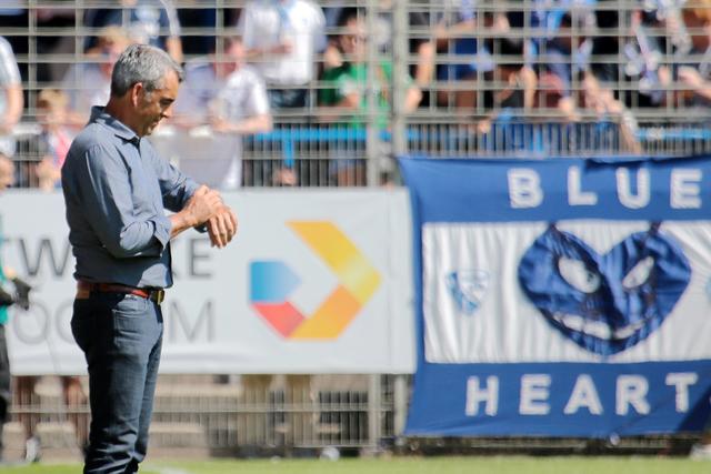 Robin Dutts Uhr auf der Bochumer Trainerbank war früh abgelaufen. Foto: Molatta
