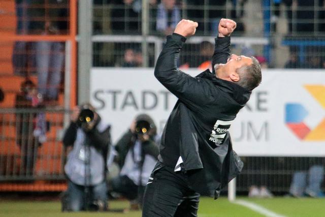 Seit dem Re-Start hatte er häufig Grund zum Jubeln: Unter Thomas Reis ging es für den VfL Bochum hoch bis auf Platz acht. Foto: Molatta