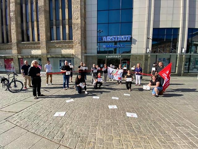 Die SPD unterstütze den Protestzug für den Erhalt der 3 Warenhäuser in Dortmund und half Unterschriften zu sammeln.
