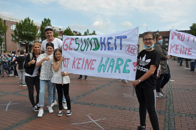 Annabell, Lara, Luca und Dennis waren zur Unterstützung von Steffi nach Altenessen gekommen. Die Intensivpflegekraft arbeitet seit ihrer Ausbildung für die KKE. | Foto: cHER