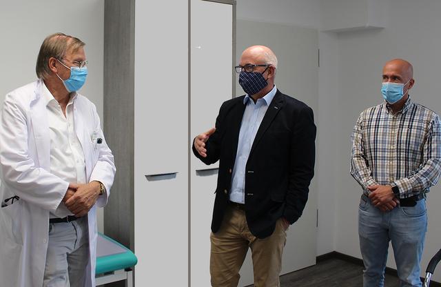 Foto © Jürgen Thoms - Facharzt für Allgemeinmedizin Dr. med. Thomas Huth, Geschäftsführer Matthias Fischer und Prokurist Alexander Krawczyk von der  Unnaer Kreis-Bau- und Siedlungsgesellschaft 